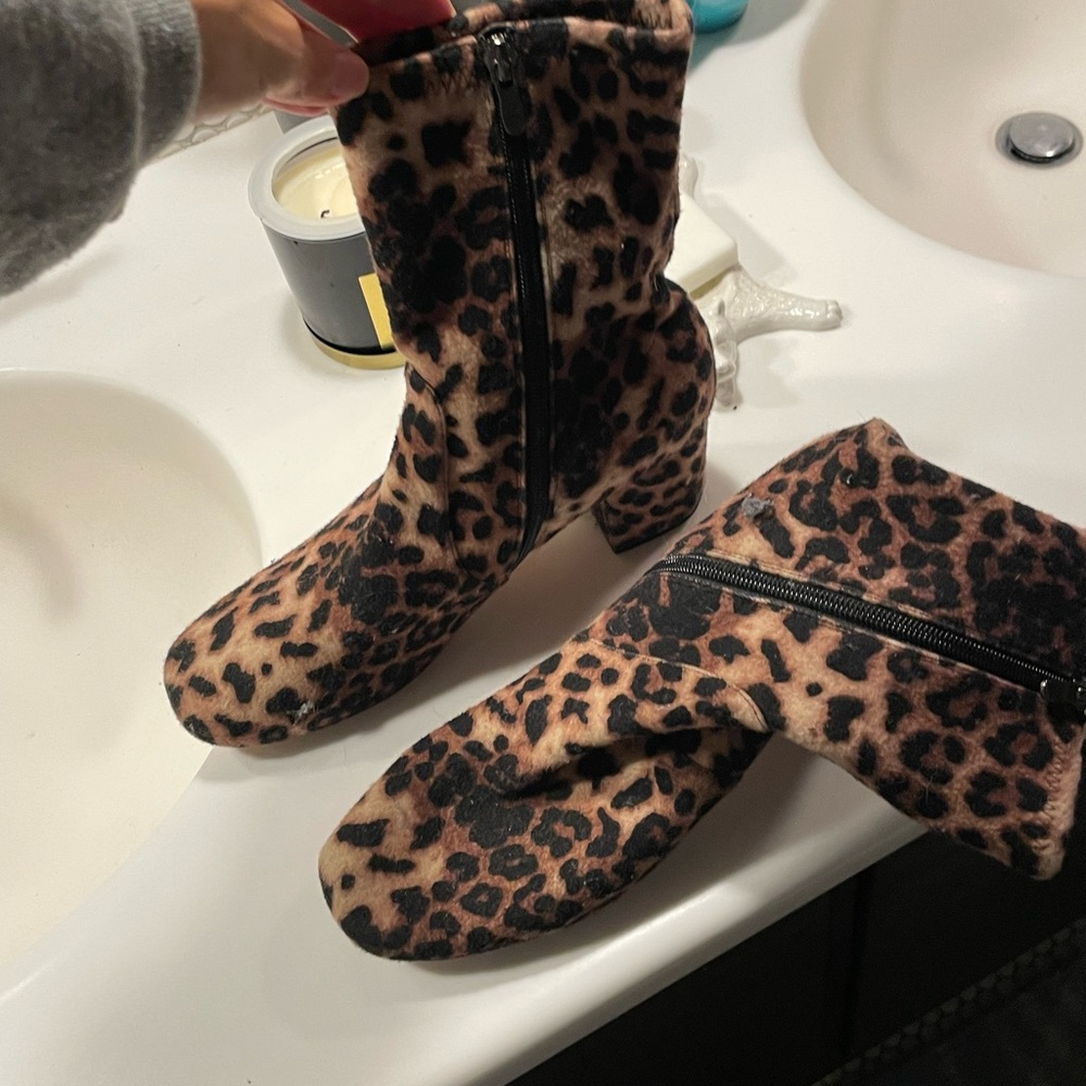 Silent D leopard boots size 39
